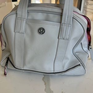 Gently used Lululemon bag! Perfect weekender bag that is structured and durable.